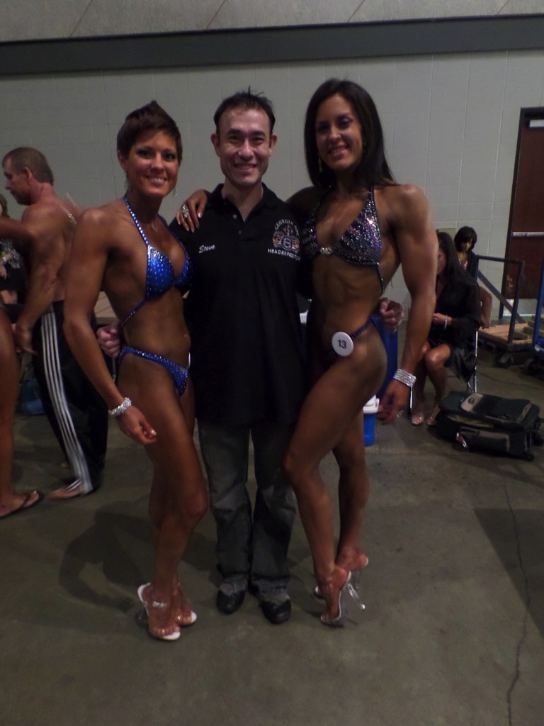 Laura Hall & Bree Marsch with Steve Backstage at Kentucky Muscle